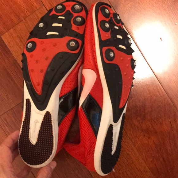 nike shoes that track steps